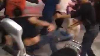 斗殴了视频,激烈斗殴现场，冲突瞬间引发网友热议