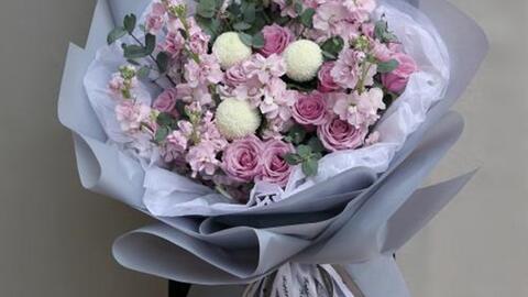 打花束视频,跟随视频轻松打造浪漫花束