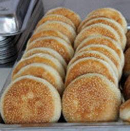 烧饼加菜视频,家常美食的创意融合